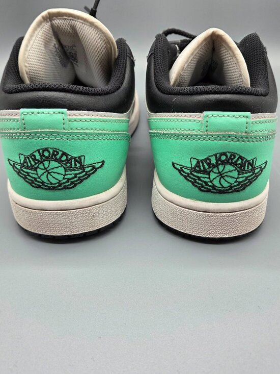 Air Jordan\'s Men\'s size 8 Mint Green and Black main image 8